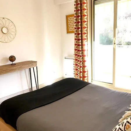 Appartement D'Une Chambre A Antibes A 550 M De La Plage Avec Vue Sur La Ville Terrasse Amenagee Et Wifi Antibes